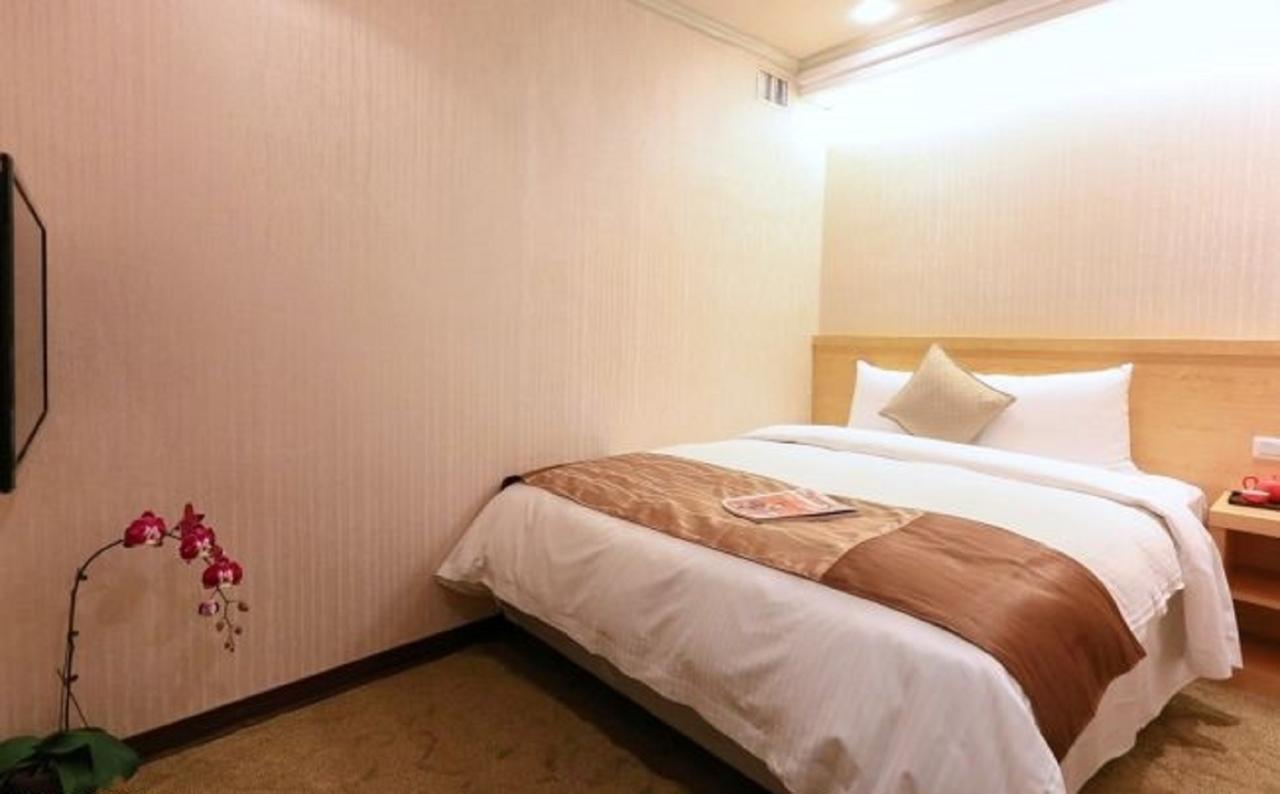 Red Cabin Inn Taipei Exteriör bild